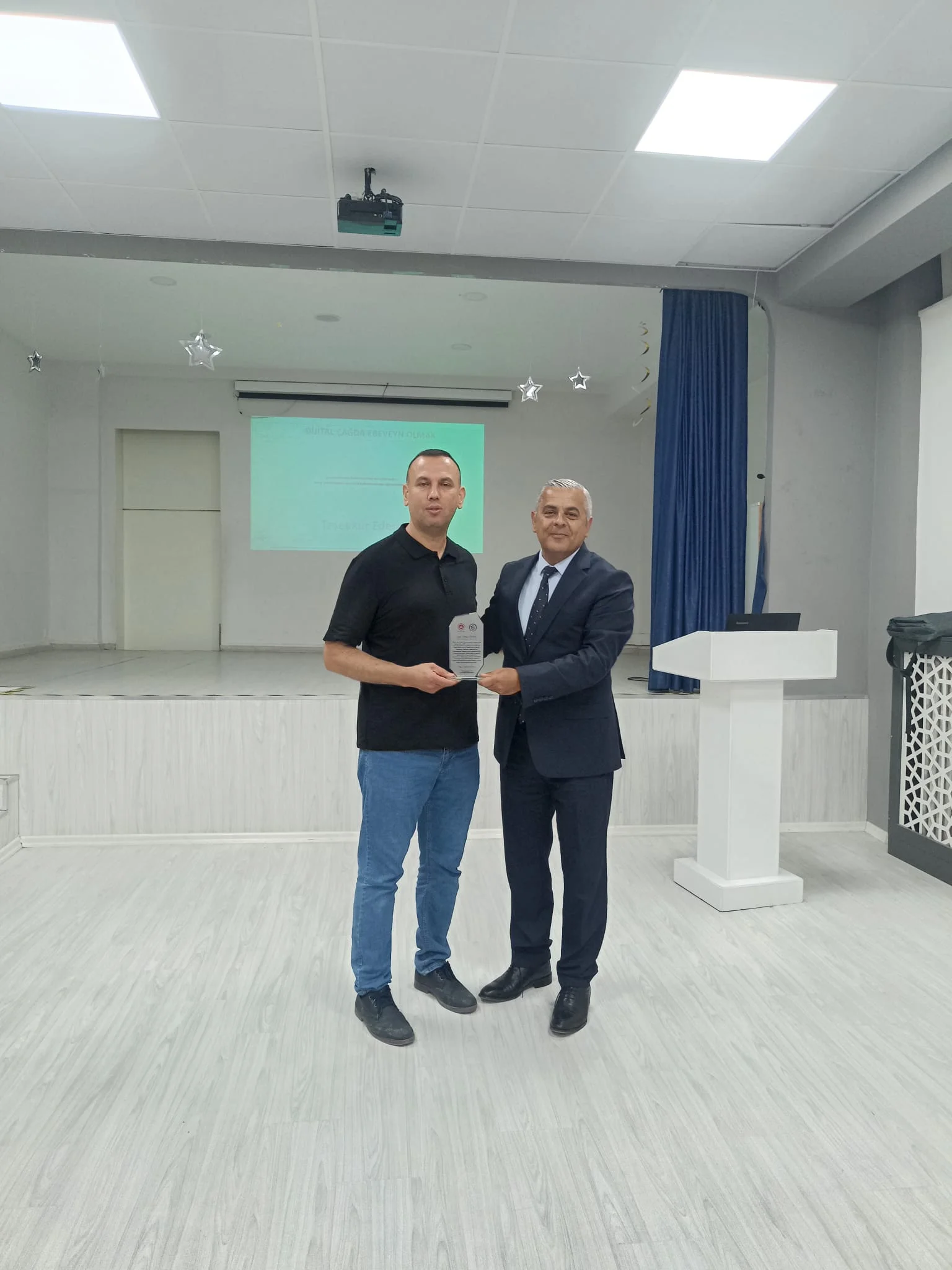 "Dijital Ebeveynlik" konulu veli semineri gerçekleştirildi